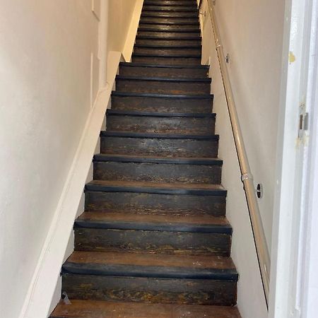 Lovely 1-Bedroom Loft Apartment Above Shop With Free Parking- Long Term Let Available Maldon Exteriör bild