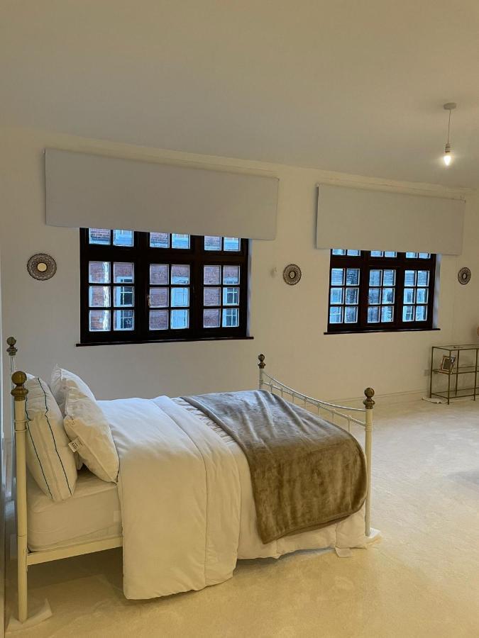 Lovely 1-Bedroom Loft Apartment Above Shop With Free Parking- Long Term Let Available Maldon Exteriör bild